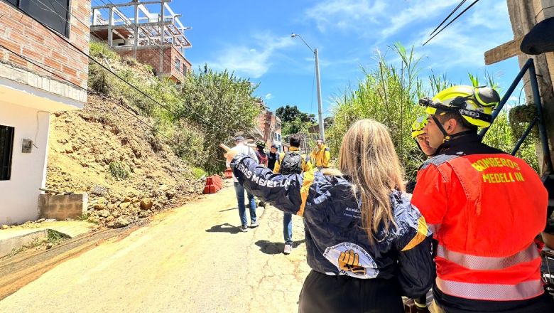 DAGRD recomienda evacuación y cierre de vía tras deslizamiento en San Cristóbal