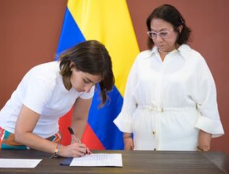 Rosa Yolanda Villavicencio y Laura Sarabia